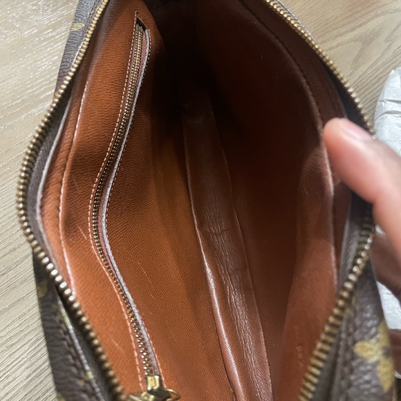 LV Vintage Dragonne GM Clutch. - Picture 12 of 14